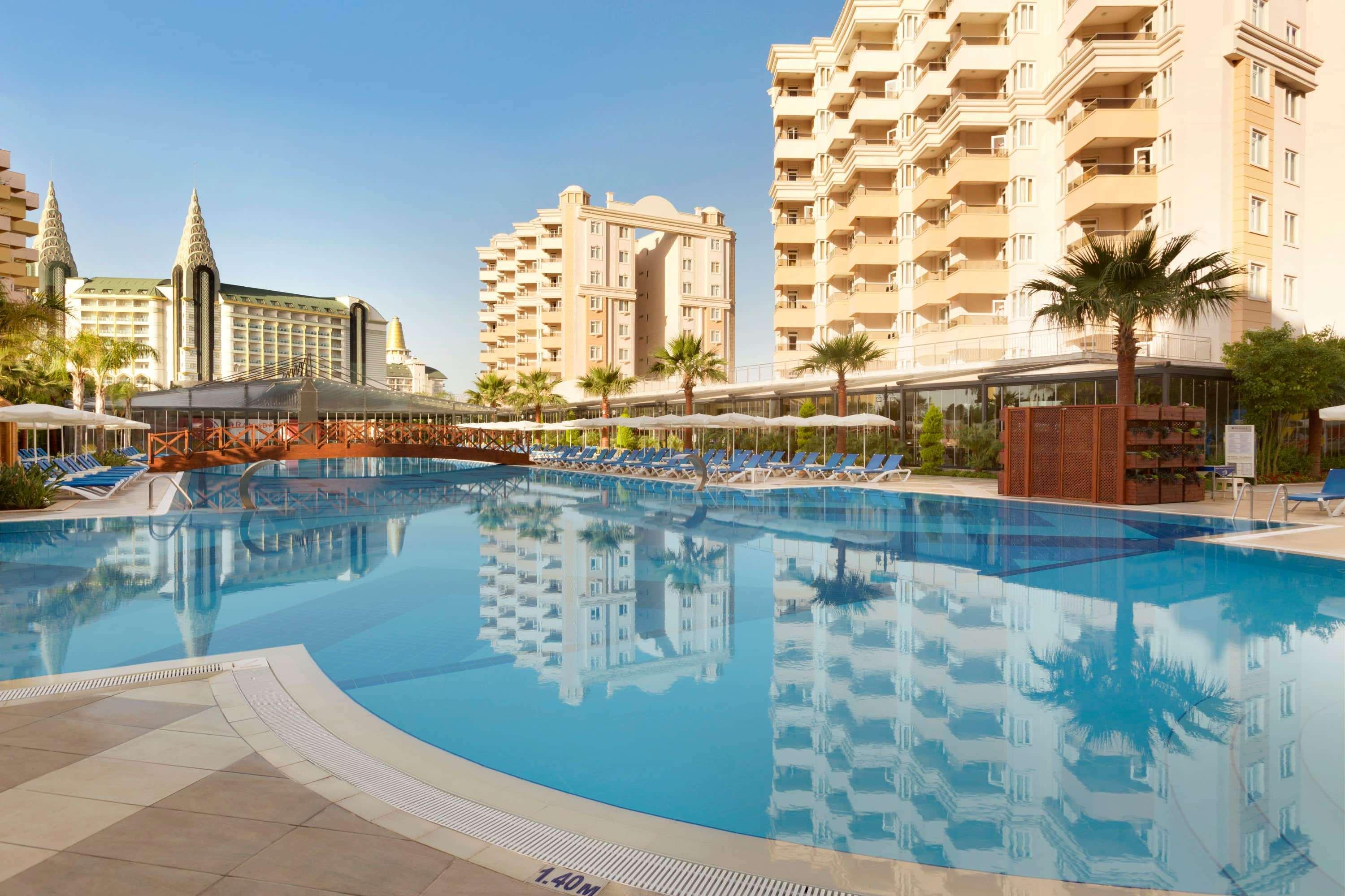 Ramada Resort By Wyndham Lara Antalya Eksteriør bilde