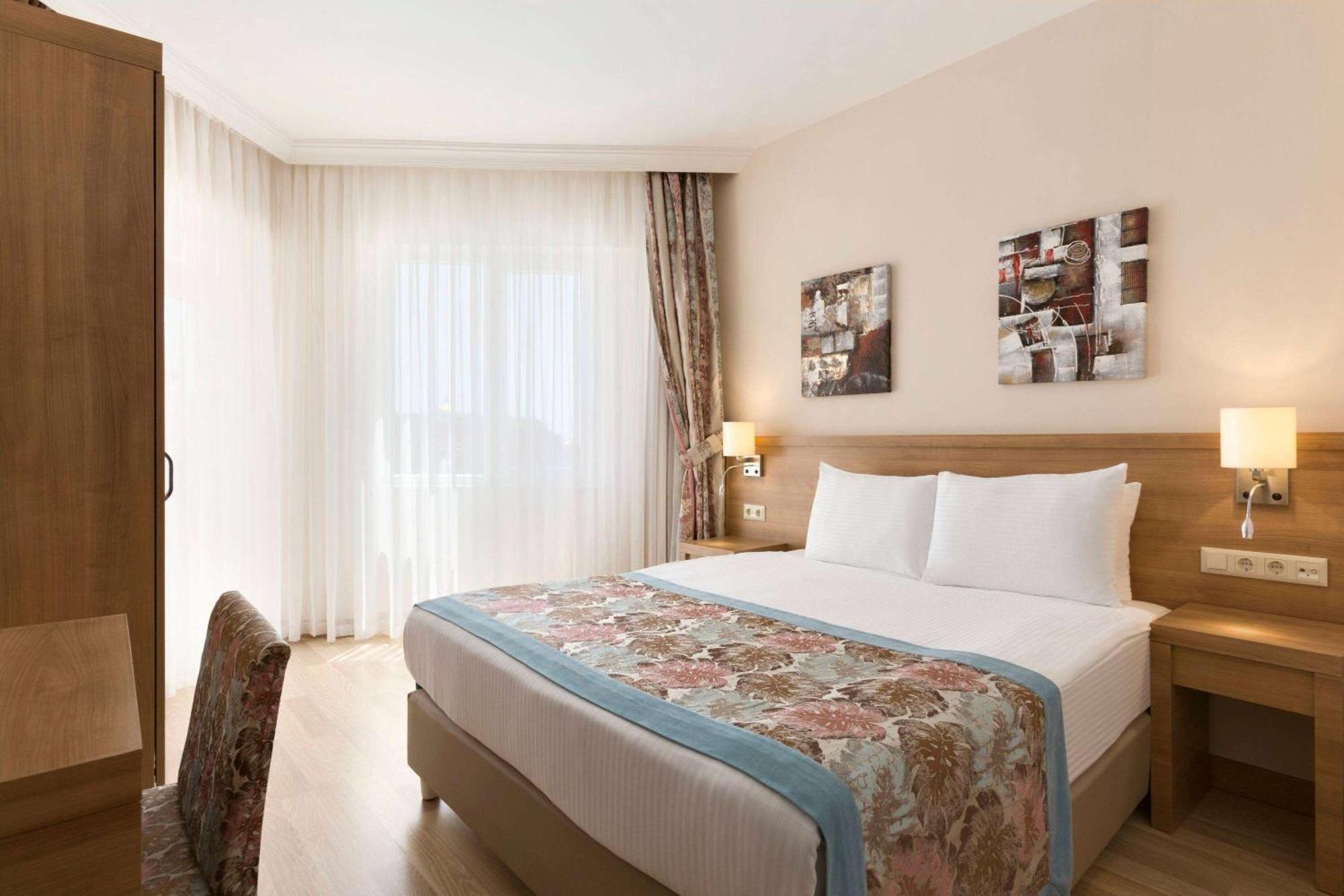 Ramada Resort By Wyndham Lara Antalya Eksteriør bilde