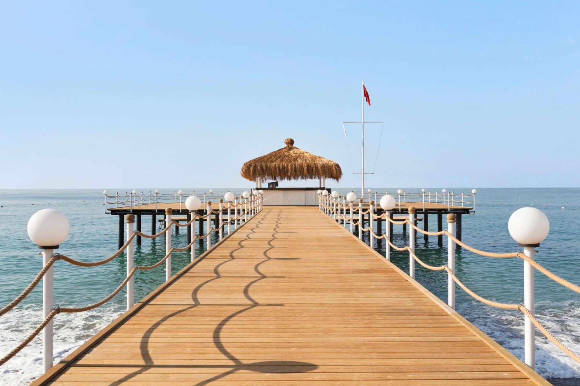 Ramada Resort By Wyndham Lara Antalya Eksteriør bilde